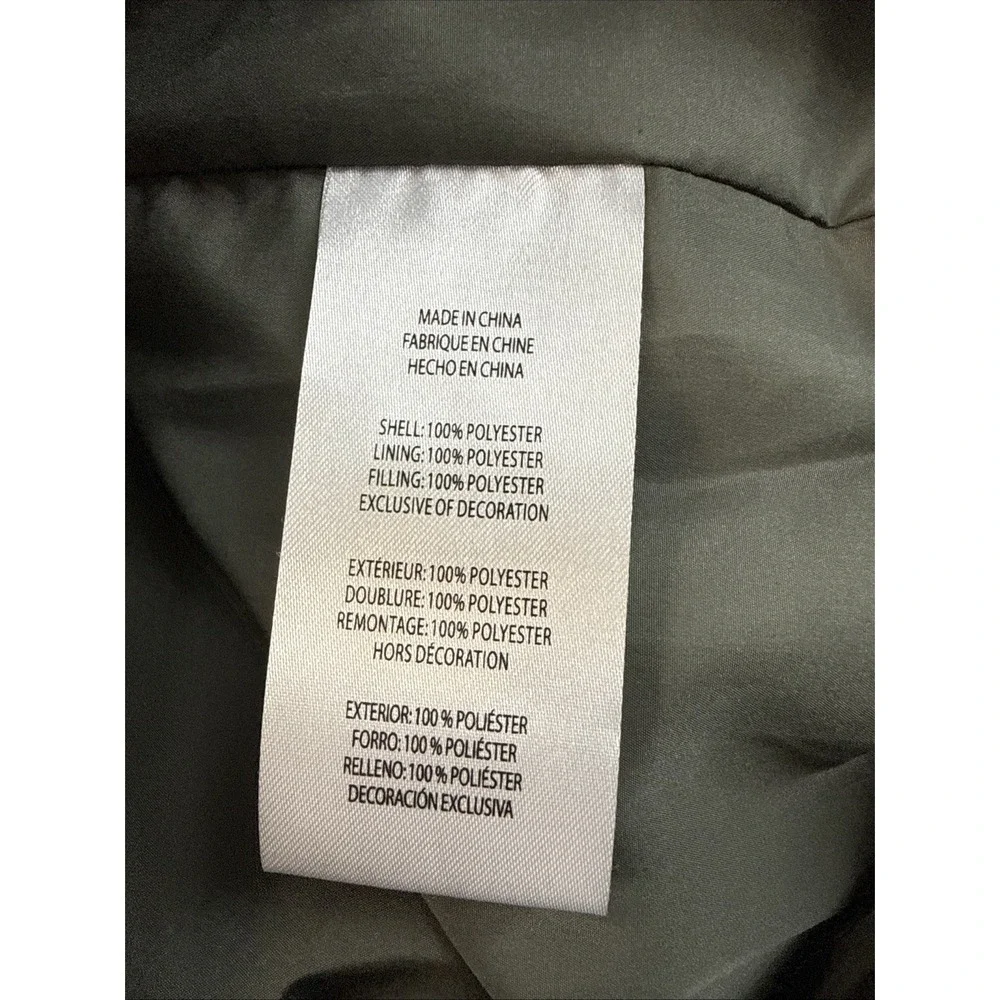 Rainforest Jacket Men size Small, Quilted pattern, zipped pockets, NWT